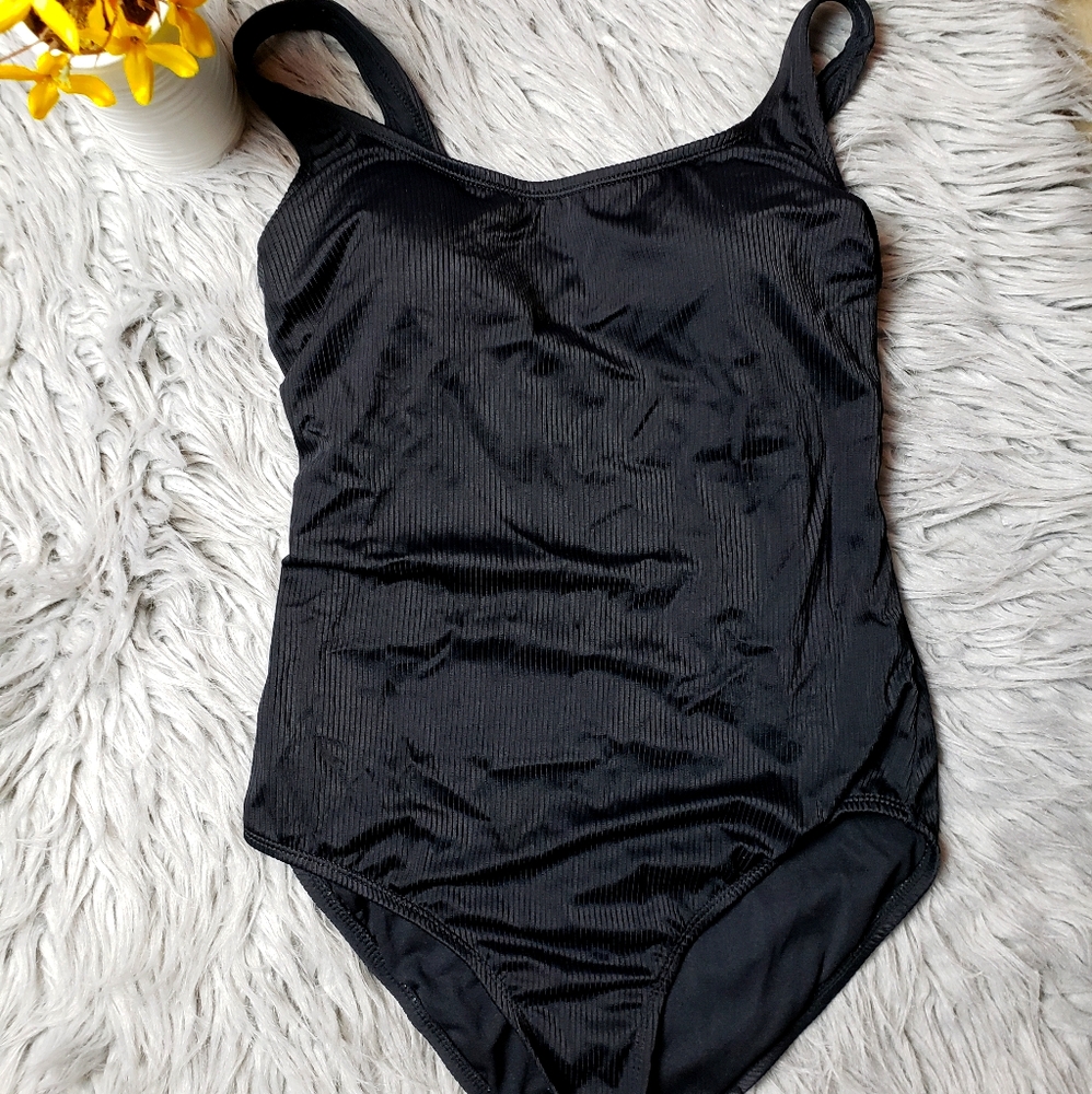 Catalina Classic Ribbed One Piece
Sweemsuite